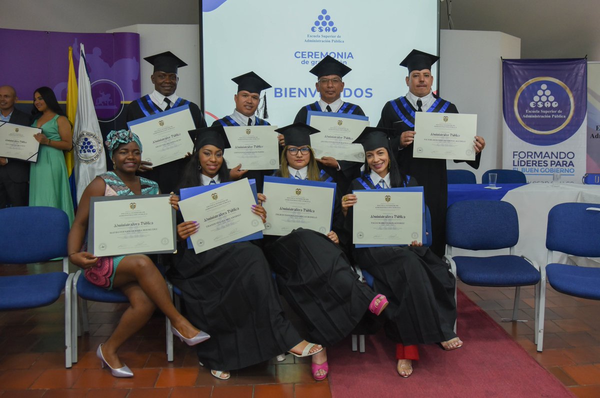 ESAPOficial's tweet photo. #TerritorialesESAP I Conoce la historia de Mayra Fernanda Mejía, quien después de intentar estudiar en varias instituciones es hoy una de las 29 nuevas profesionales en APT de la #TerritorialCauca. 
Aquí los detalles de cómo alcanzó este logro:  https://t.co/DlUFsSmgxO https://t.co/4UoiKxuMTL