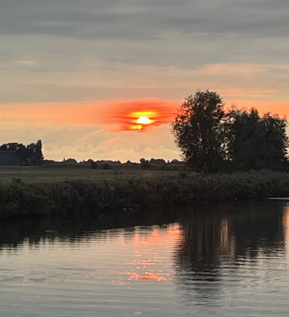 Zonsondergang op het #reitdiep <a href="/Weerplaza/">Weerplaza.nl</a> 🤗