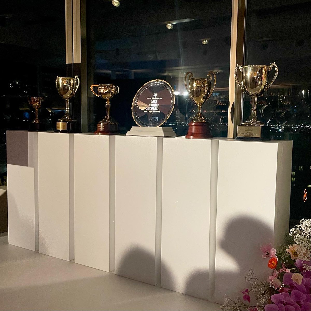 SeanMarsico's tweet image. Impressive silverware on display at the Beverly Rooftop for @RacingVictoria’s 2023 Spring Racing Carnival launch 🏆🐎🥂#RacingVictoria #SpringRacing #MelbourneCup #CaulfieldCup #CoxPlate