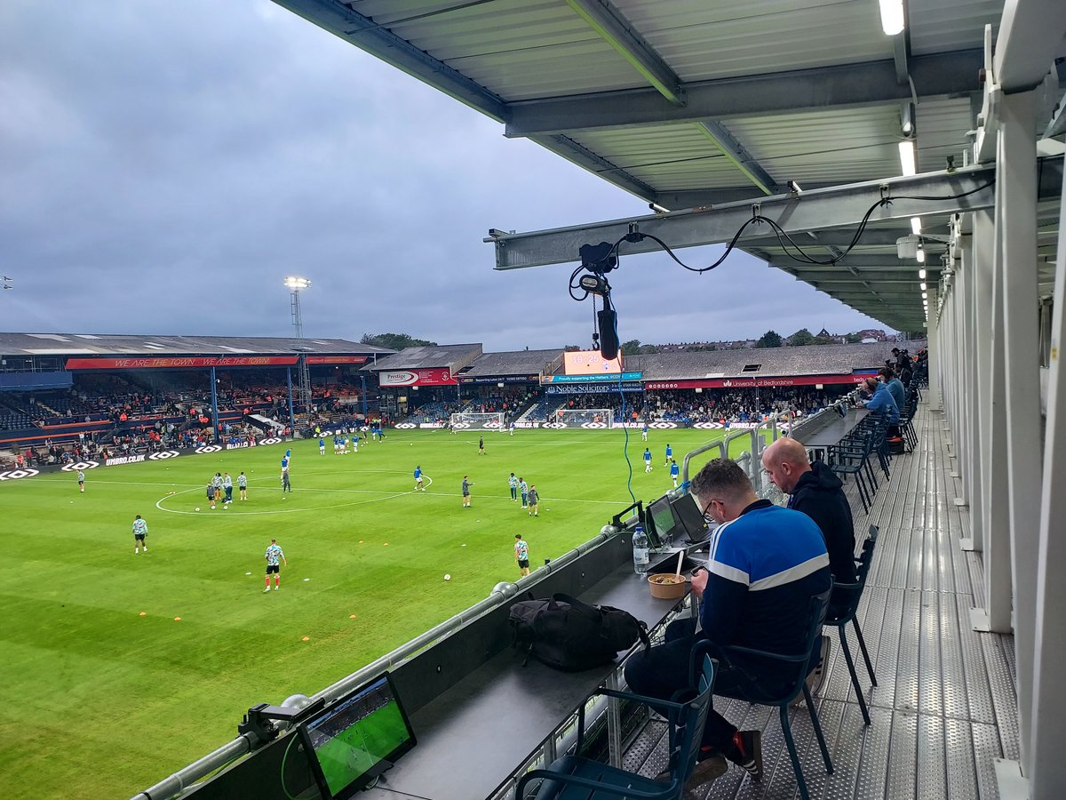WillsSportMedia's tweet photo. #LUTGIL #KenilworthRoad #LutonTown #Gillingham #Hatters #Gills @Carabao_Cup https://t.co/akB3GPOmkG