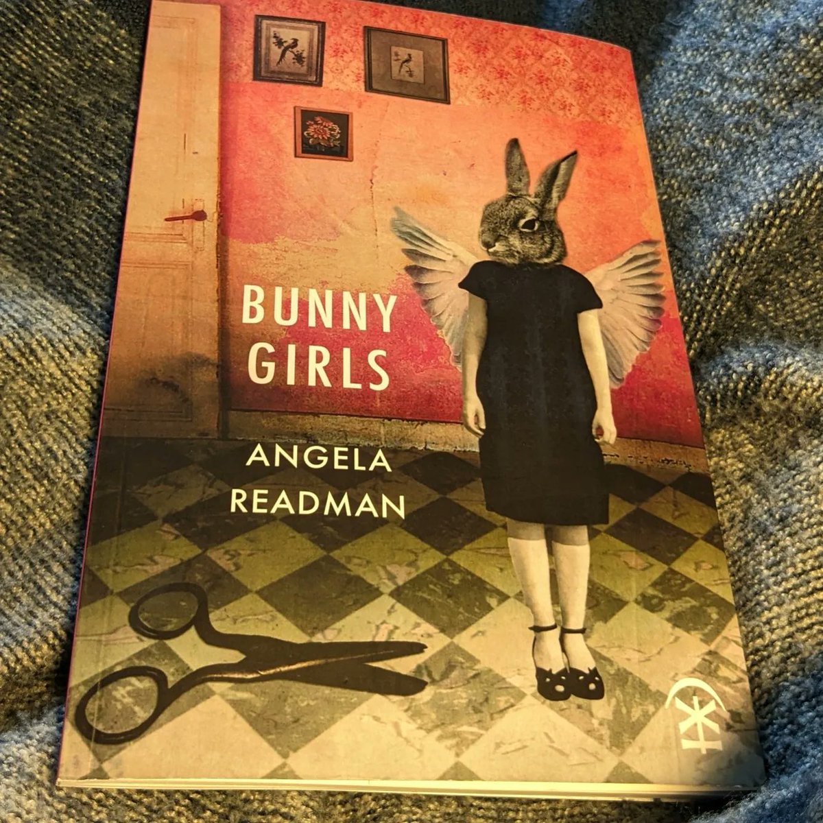 CreatedtoRead's tweet image. For Day 29 of #thesealeychallenge I&apos;ve returned to a collection I&apos;ve been grappling with, and dipping into for months. It is intriguing, and I particularly like this final poem. 
&apos;Bunny Girls&apos; by Angela Readman
Published by @NineArchesPress
#thesealeychallenge2023
