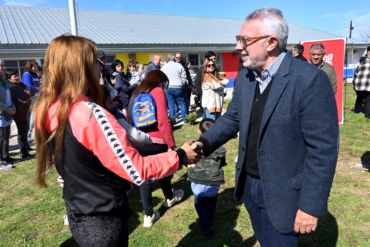 ZamoraJulio's tweet photo. ¡Inauguramos los nuevos juegos en el Jardín N°947 de #Benavídez! Ahora, los alumnos pueden divertirse de forma más segura. Seguimos trabajando por el crecimiento y desarrollo de niños y niñas de Tigre.   
#TigreEsMiVida https://t.co/tDSwiOdc3C