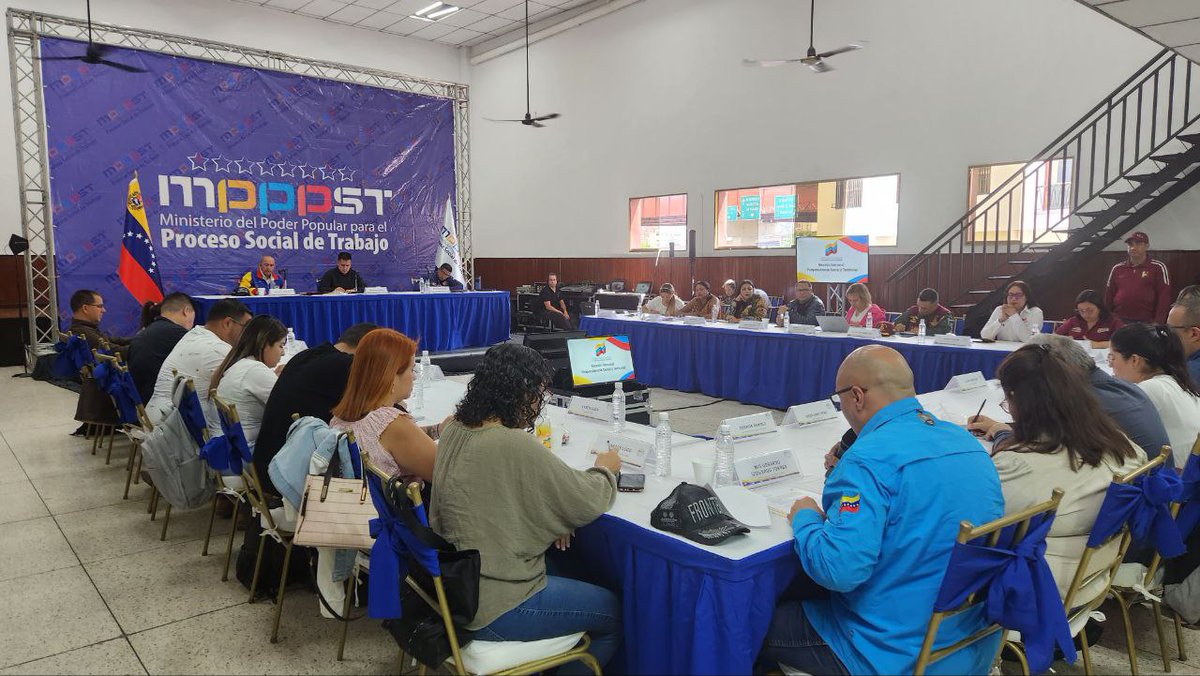 #29Ago || El <a href="/PartidoPSUV/">PSUV</a> y la Revolución Bolivariana seguirá acompañando a nuestro pueblo en las calles, en contacto directo, permanente y en perfecta unidad en la resolución de los problemas y en defensa de la verdad. 

#PuebloRompeCensura 

<a href="/NicolasMaduro/">Nicolás Maduro</a>
