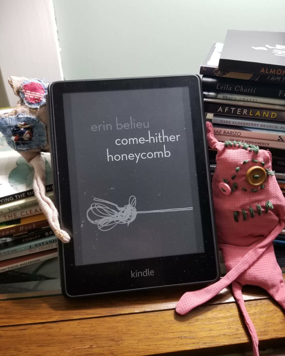 susanmariescavo's tweet image. Sealey Challenge Day 29

Come-Hither Honeycomb by Erin Belieu

&quot;If we&apos;re lucky, it&apos;s always a terrible time

to die.&quot;

@SealeyChallenge @thesealeychallenge @copper_canyon_press
@erinbelieu
#sandralim #theSealeyChallenge #theSealeyChallenge2023 #readmorepoetry #readwithus #poetry