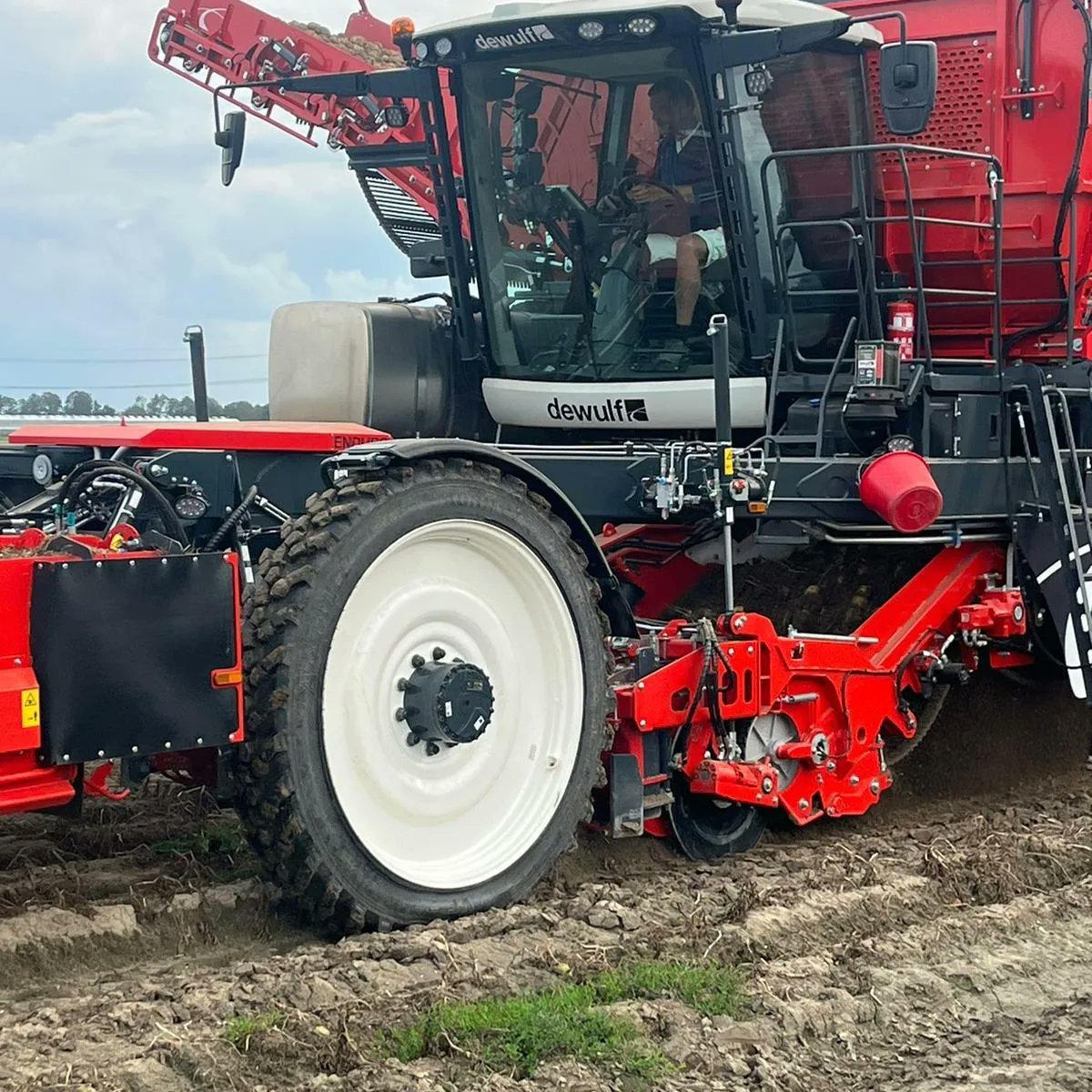BartAgro's tweet photo. Vandaag dewulf Enduro afgeleverd en in bedrijf gesteld bij MTS Vaandrager in Luttelgeest. Van harte proficiat met deze aanwinst! @dewulf_group https://t.co/H7kl7YBXzH