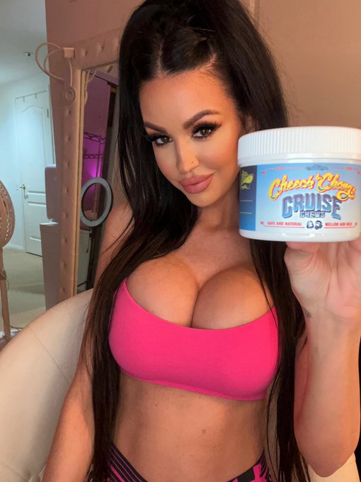 You Guys  I&rsquo;m obsessed with these @cheechandchong #cruisechews  They literally smell and taste like otter<a class="tags" target="_blank" title="On Twitter" href="/?out=eyJ0eXAiOiJKV1QiLCJhbGciOiJIUzUxMiJ9.eyJpYXQiOjE3MjE1NjMyNjcsImlzcyI6InR3cG9ybnN0YXJzLmNvbSIsIm5iZiI6MTcyMTU2MzI2NywiZXhwIjoxNzUzMDk5MjY3LCJyZWRpcmVjdF91cmwiOiJodHRwczovL3R3aXR0ZXIuY29tL2NoZWVjaGFuZGNob25nIn0.9clujVgBm_WTipOmB4K6FuqFVfRY6Vvxfhy9zOdwUlWwAoU-O8ZVeSSeQff2k-OX7N-QToWM5HiU-XhTx88EUQ">@cheechandchong</a><a href="/tag/cheechandchong"class="tags"><span>#cheechandchong</span></a><a href="/tag/cruisechews"class="tags"><span>#cruisechews</span></a>