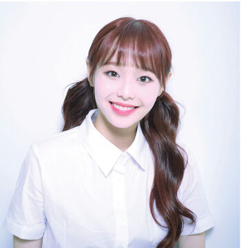 DaebakHit's tweet photo. #Chuu confirmou que fará seu debut solo em outubro! https://t.co/xdPIbXusWi