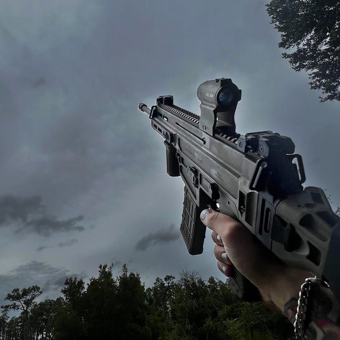 juicyfruitsnacc's tweet image. not on my watch