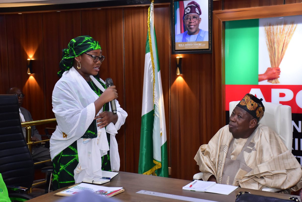RinsolaAbiola's tweet photo. Earlier this evening, I led members of the Progressive Sisters' Network [@APC_PSN] on a courtesy visit to the @OfficialAPCNg National Chairman, H.E. Dr. Abdullahi Umar Ganduje. https://t.co/i1uzp7JLSe
