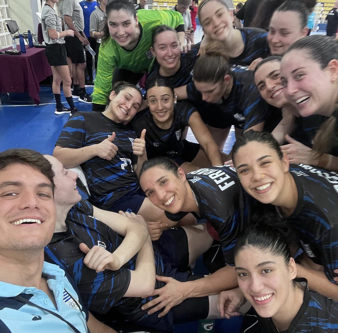 OlimpicoUy's tweet photo. LA SELECCIÓN FEMENINA SENIOR DE HANDBALL SE HIZO DEL CUPO PARA SANTIAGO 2023

Luego de una emocionante participación en el repechaje de Santiago 2023, la Selección Femenina Senior de Handball logró la clasificación al los Juegos Panamericanos…

… https://t.co/XyEt2wyDTm