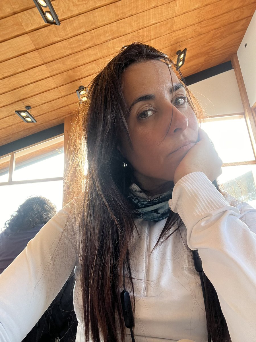 salvinamusica's tweet photo. Trabajando. Sí. Trabajando.
#losjardinesdeAdonis
#aprèsski #Detienne #mitologíagriega https://t.co/gocZripTv6