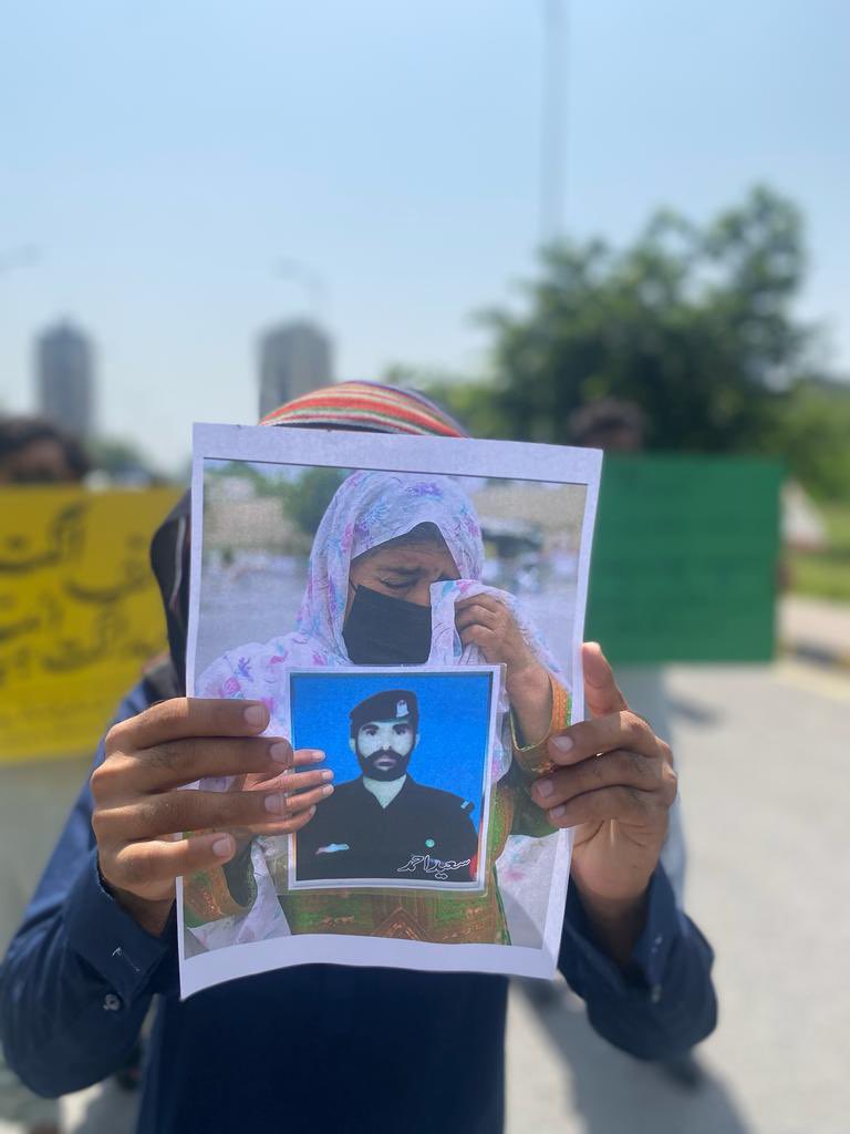 سعید احمد آج اس اندھیر کوٹھری میں ہماری مدد اور کمک کا منتظر ہے۔۔
آپکا ایک ٹویٹ آپکی ایک أواز کسی کی زندگی بچانے میں روشنی کی کرن بن سکتی ہے
#ReleaseSaeedAhmed
#EndInforceddisappears