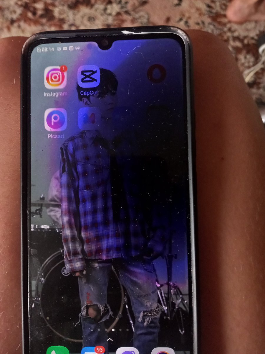 Мой старый телефон поплыл куда-то