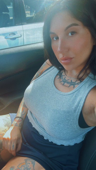 Do you like me with glasses on or off?🤓 https://t.co/RgMbSypQg3