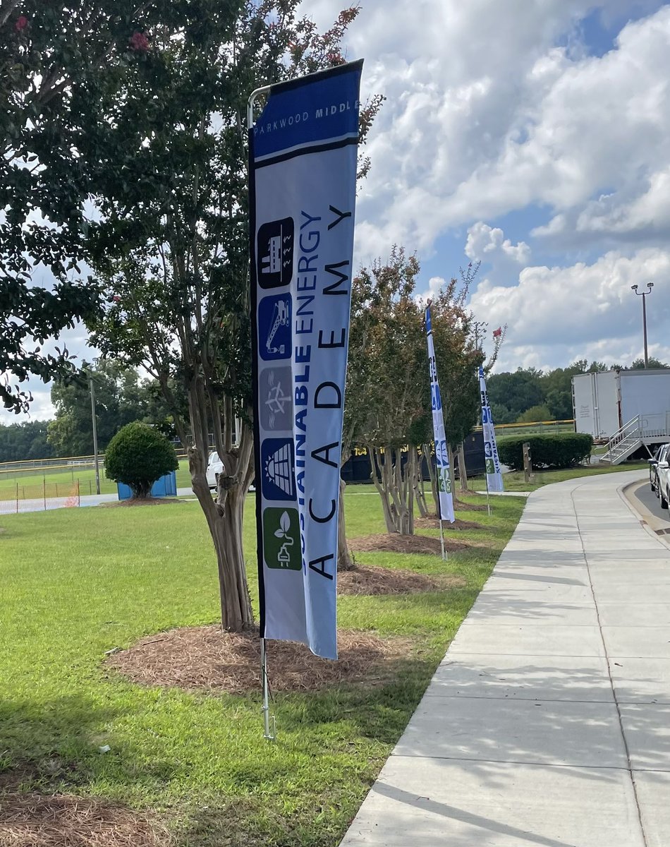 AGHoulihan's tweet image. This 2023-24 recipe for success @ParkwoodMSNC:  great teachers/staff, engagement via the new Sustainable Energy Academy, positive culture through @TheLeaderinMe and urgency at all levels! Fabulous! #TeamUCPS @UCPSNC 👏💯