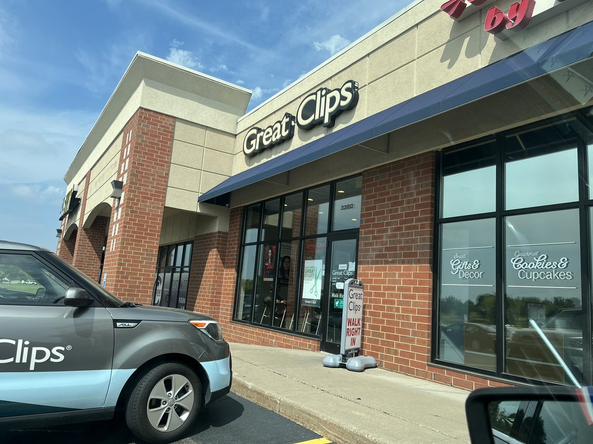 HappyDiabetic's tweet photo. @GreatClipsCares Went for a cut last week, as I often do at the location I use. When I arrived I noticed a GC auto parked out front. I was greeted and Sat quickly. While my stylist was staring to cut my hair. A person who might have been a manager, district manager? Came from the back room and https://t.co/17ZTp68LsT