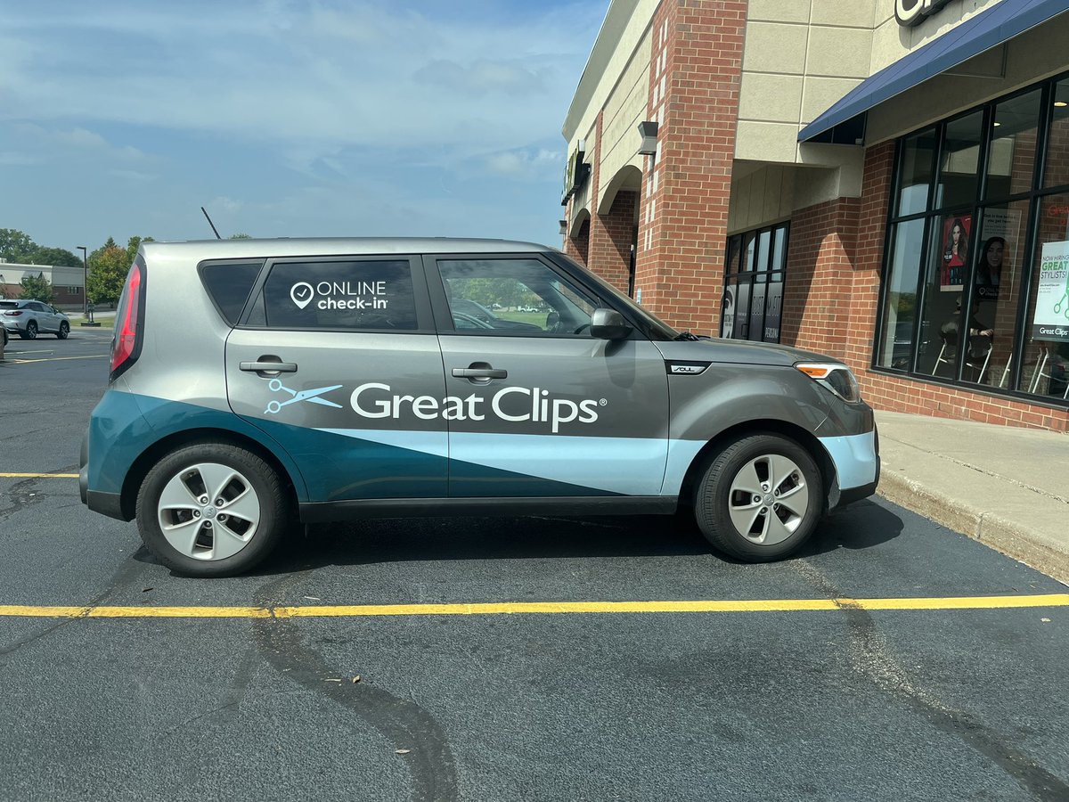 HappyDiabetic's tweet photo. @GreatClipsCares Went for a cut last week, as I often do at the location I use. When I arrived I noticed a GC auto parked out front. I was greeted and Sat quickly. While my stylist was staring to cut my hair. A person who might have been a manager, district manager? Came from the back room and https://t.co/17ZTp68LsT