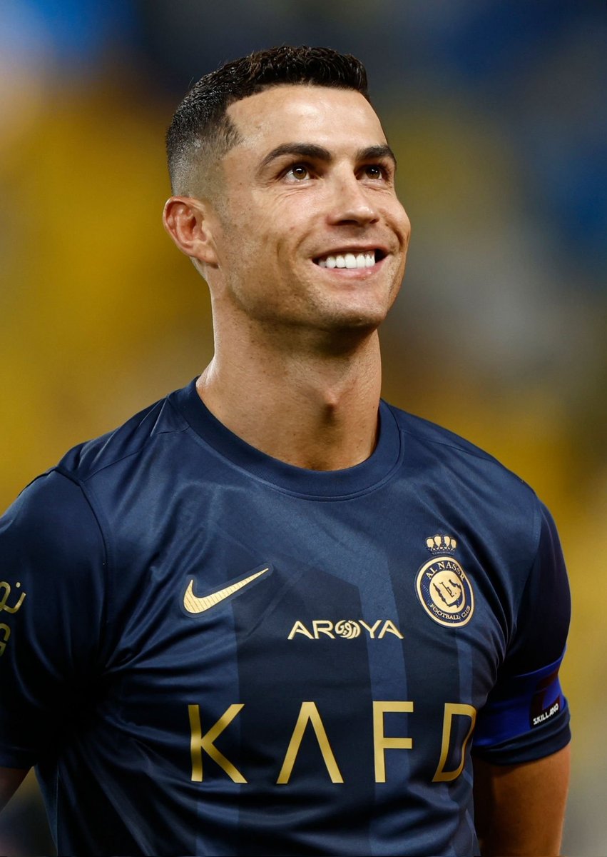Franc_Ysco's tweet photo. Le maillot d'Al Nassr sur Cristiano Ronaldo est un BANGER ABSOLU. 🔥 https://t.co/TV8hjtWGar