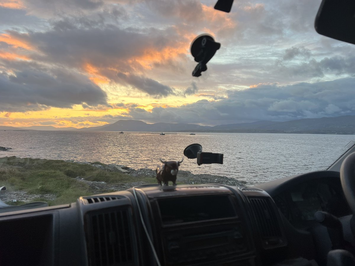 More park up views from Ireland 😍🚐 Always a good end to the day when it ends with this view