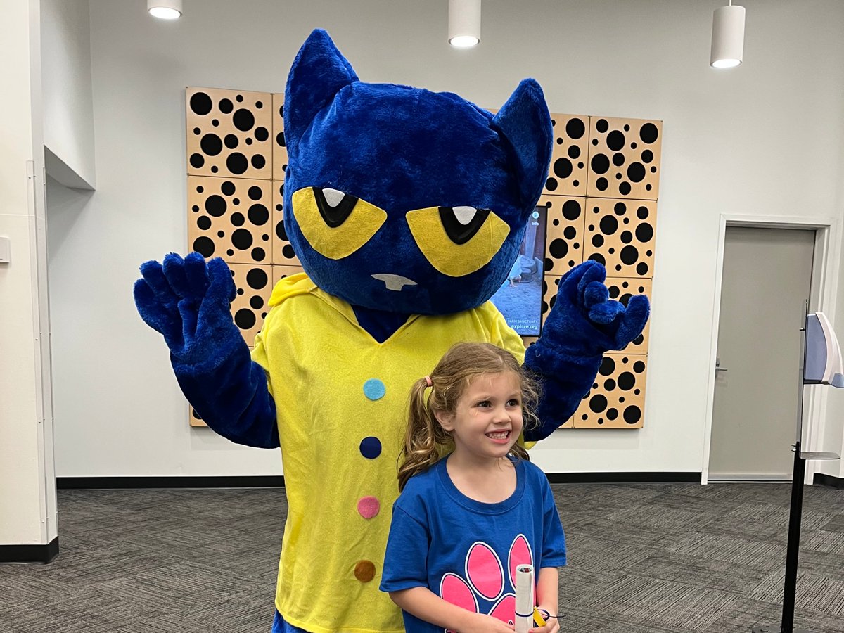 WRLibrary's tweet photo. Congratulations to all of our graduates of 1000 Books Before Kindergarten! This weekend, we held a special ceremony for these young readers that included cupcakes, crowns, balloons, and a special visit from Pete the Cat. #1000Books #EarlyLiteracy https://t.co/rfjWkgjLUm