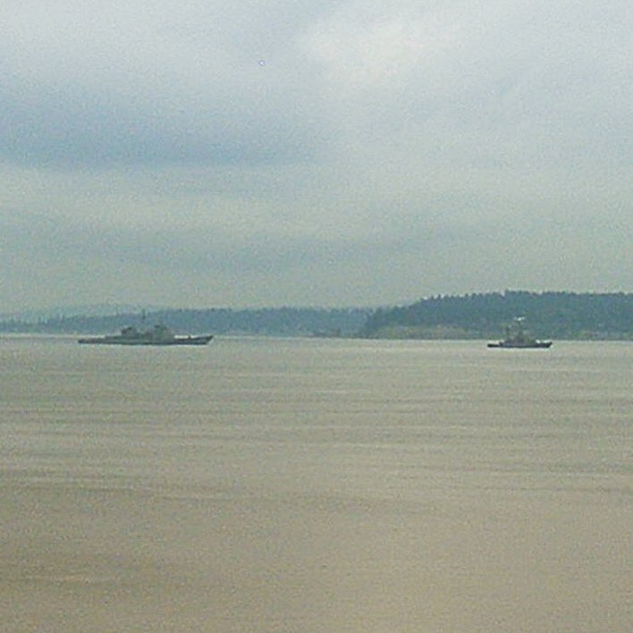 WarshipCam's tweet photo. Recently decommissioned USS Mobile Bay (CG 53) Ticonderoga-class guided missile cruiser being towed southbound in Puget Sound by USNS Grasp (T-ARS-51) Safeguard-class salvage ship en route Bremerton - August 29, 2023 #ussmobilebay #cg53 #usnsgrasp #tars51
SRC: webcam https://t.co/CBWlufDSDv