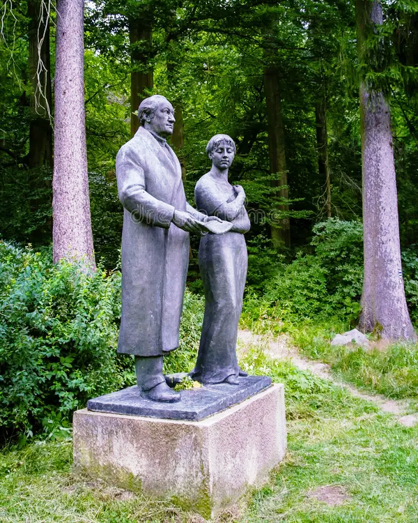 Souchousama's tweet photo. "Goethe and the Muse", Marienbad, 1975 #LindyTable https://t.co/Evqpzupnve