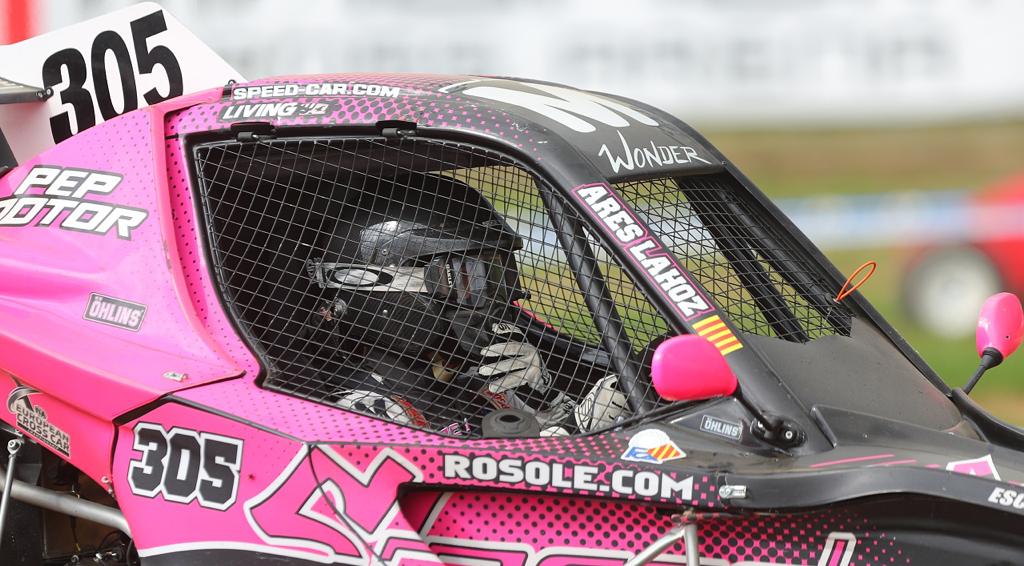 📌 Diego Martínez vence en la CrossCar Academy Trophy en Prerov

🔘 Ares Lahoz, la mejor en CrossCar con una magnífica cuarta plaza

📝📷 cutt.ly/iwkflzMX

#AX #autocross #offroad