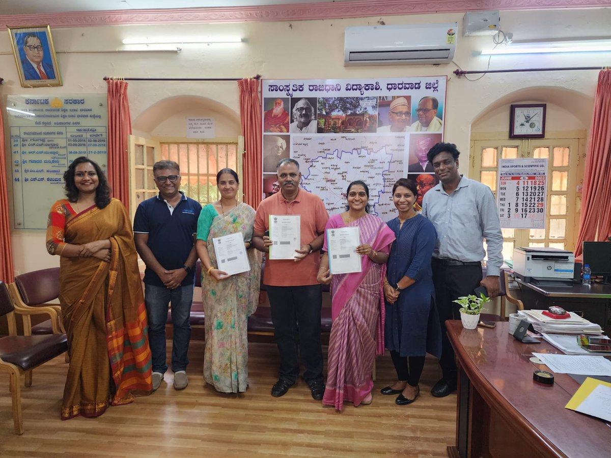 OttilieAnban's tweet photo. #Karnataka's 1st #Space & #Astronomy Lab in #GovernmentSchools to be set up in #Dharwad District
#EvolveLivesFoundation & #DDCLICS would like to thank #ShreedeviRoogi & #VeereshPatil from #SpaceESchoylar &
#HimalayanSpaceCentre
(An #ISRO Certified Space Tutor)
#Chandrayaan3 https://t.co/smWbelB7oi
