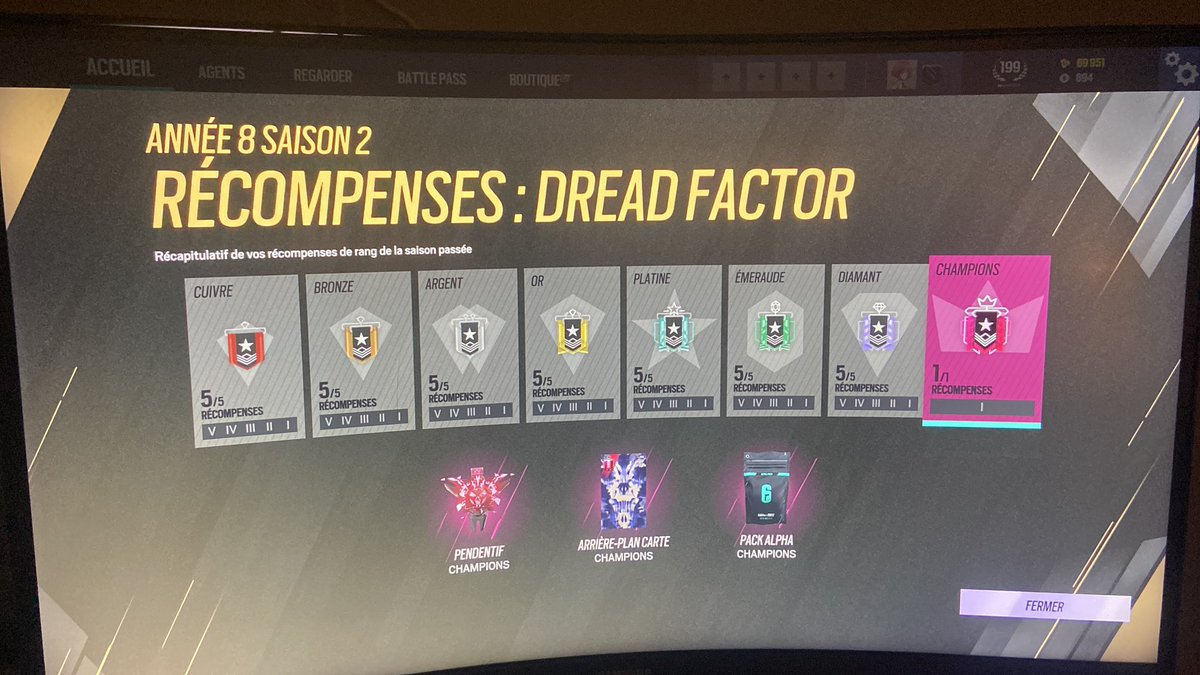 IIZayKenII1's tweet photo. C’est normal si j’ai pas eu mon pendentif dread factor que ce sois du cuivre au champion 0 pendentif 0 arrière plan ni alpha pack alors que quand je vais dans récompense de la saison précédente y’a toute mes récompenses mais j’en ai aucune je fais comment ? @UbisoftSupport https://t.co/VMRCF6KvoH