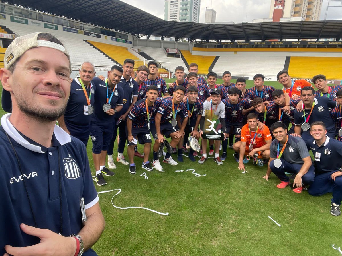 COPA CRICIÚMA BRASIL 2023 🏆🥈

Agradecido a todo el equipo sub 17 por el enorme papel realizado en este campeonato internacional, hemos batallado hasta el final con todo lo que teníamos, gratitud a toda la familia por brindarse por completo en cada batalla... ⚪🔵⚽💪🇧🇷🇦🇷