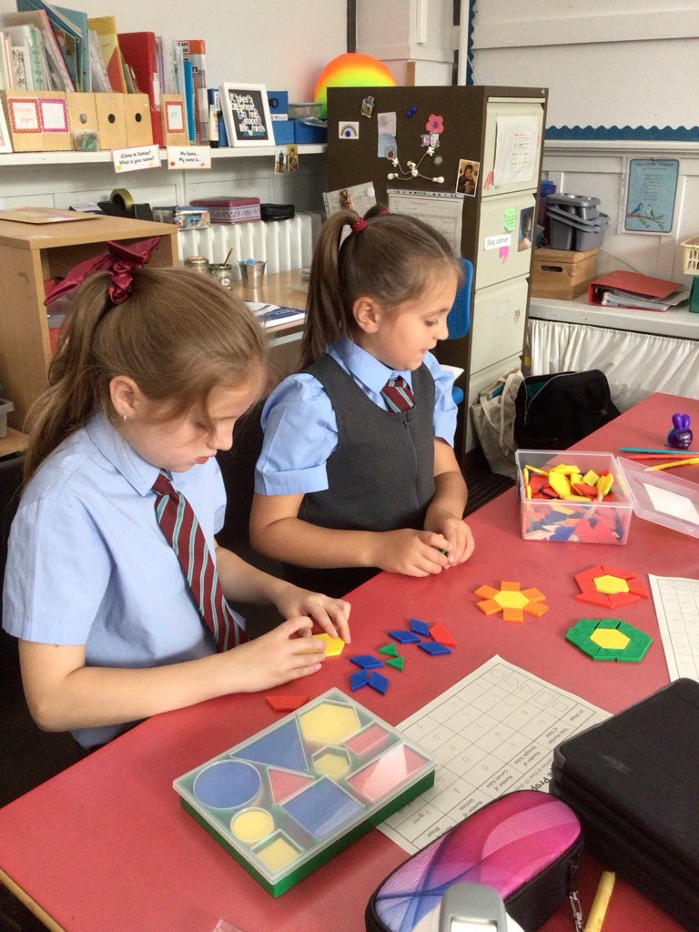 StCharlesGla's tweet image. Primary 5 were exploring different types of 2D shapes today. They investigated the different properties of #Polygons and explored what #2DShapes are best for tiling. #ShapePositionAndMovement