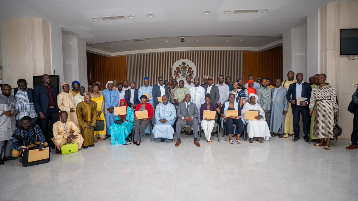stateofmic's tweet photo. Today, the 🇬🇲 Ministry of Agriculture through the #GIRAV project disbursed over GMD241 million amongst 19 SMEs in the priority value chains of rice, maize, poultry, cashew, and horticulture. This support aims to mobilize private investments and address market failures hindering agricultural value chain financing. The event was held at the SDKJ International Conference Centre and funded by the @WorldBankAfrica.
Investing in our agricultural sector is indeed a step towards national development.