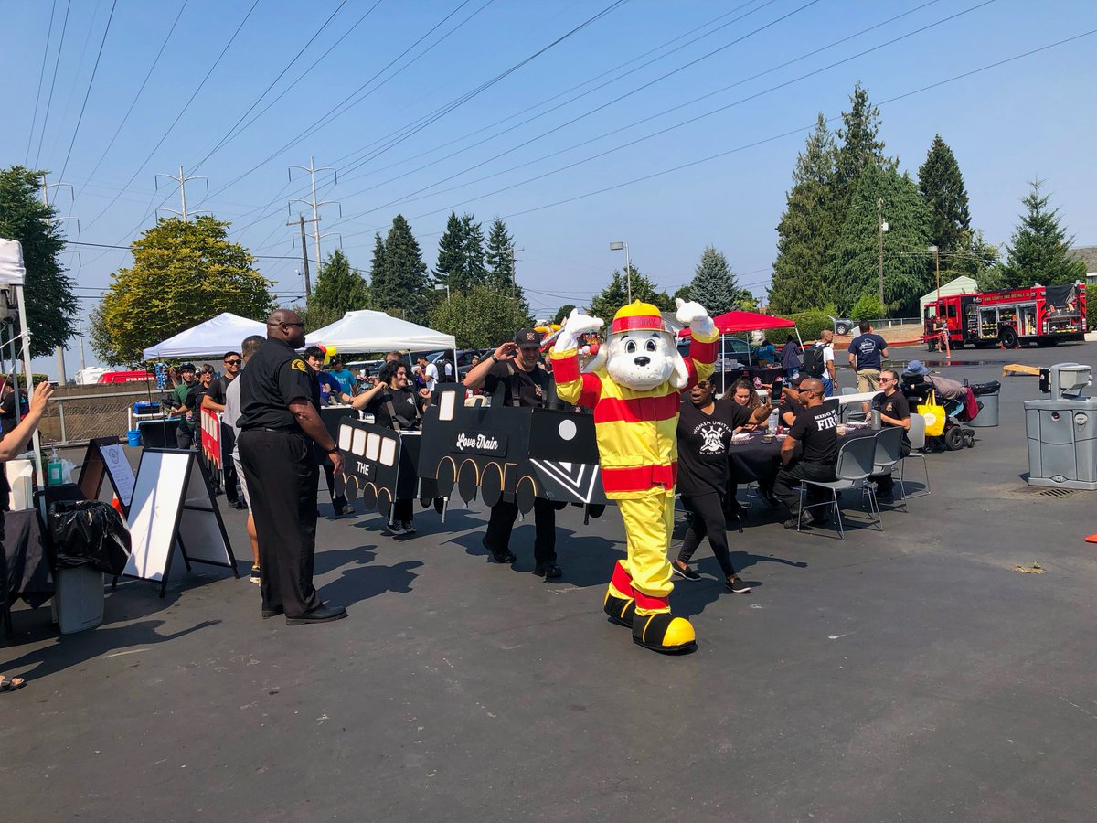 Harborview Injury Prevention & Research Center (@hiprc) on Twitter photo The HIPRC partnered w/ <a href="/harborviewmc/">Harborview Medical Center</a> to create a pop-up Pedestrian Traffic Garden at <a href="/SkywayFire/">Skyway Fire (KCFD20)</a>'s Safety Fair & 80th Birthday Celebration! Our outreach teams worked to teach several pedestrian safety skills.
View pictures & learn more pedestrian tips >> hiprc.org/blog/king-coun… The HIPRC partnered w/ <a href="/harborviewmc/">Harborview Medical Center</a> to create a pop-up Pedestrian Traffic Garden at <a href="/SkywayFire/">Skyway Fire (KCFD20)</a>'s Safety Fair & 80th Birthday Celebration! Our outreach teams worked to teach several pedestrian safety skills.
View pictures & learn more pedestrian tips >> hiprc.org/blog/king-coun…