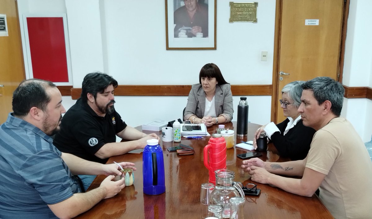 Gobierno y Gremios Dialogaron para Garantizar Beneficios Salariales

Tras reunión exitosa, se confirma la adhesión al bono de nación y se fija fecha para trascendentales negociaciones paritarias.   
La nota completa en 👇👇👇
g40noticias.com/sindicatos/gob…