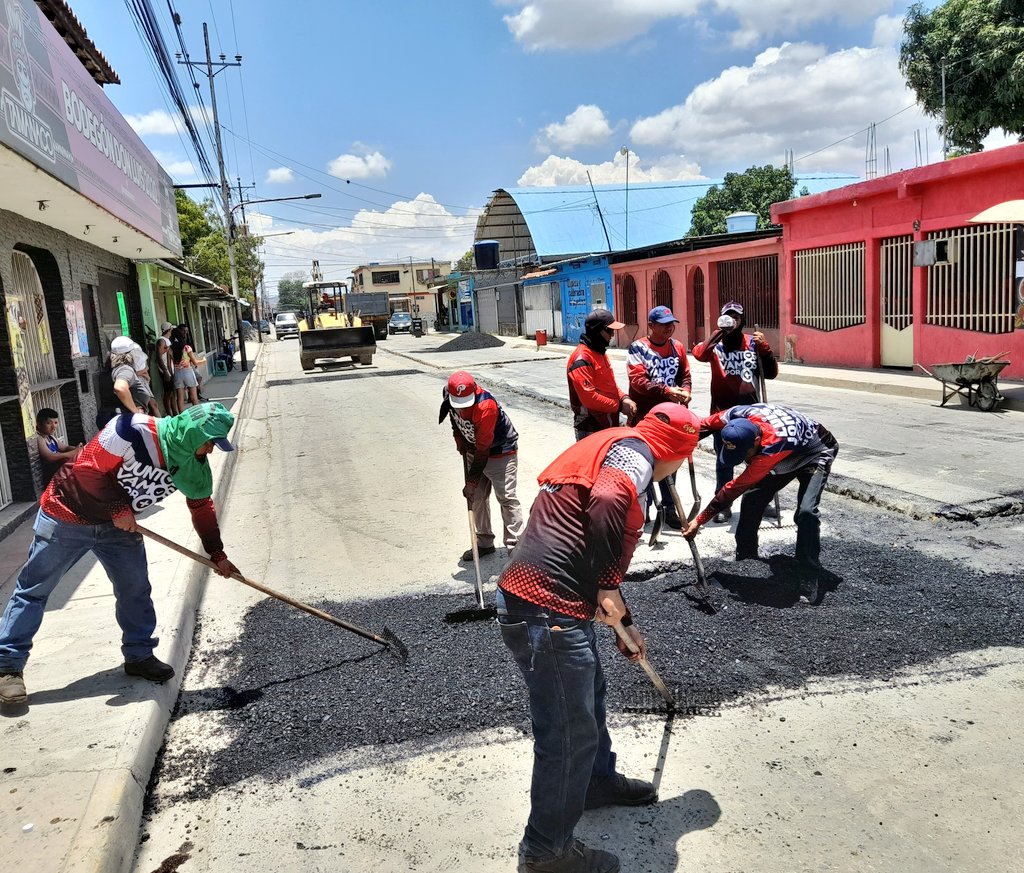 GuaraLuisJonas's tweet photo. #29Ago|✅📝Agenda Concreta de Acciones (ACA) creada por pdte @NicolasMaduro llegó a Comuna  Ataroa de la mano de gabinetes de gobierno del Alcalde @LuisJonasReyes con un impacto para ➕ de 6mil familias con distintas obras y acciones
@avnve
#PuebloRompeCensura 
#NaguaraLuisJonas https://t.co/h73engsE5o
