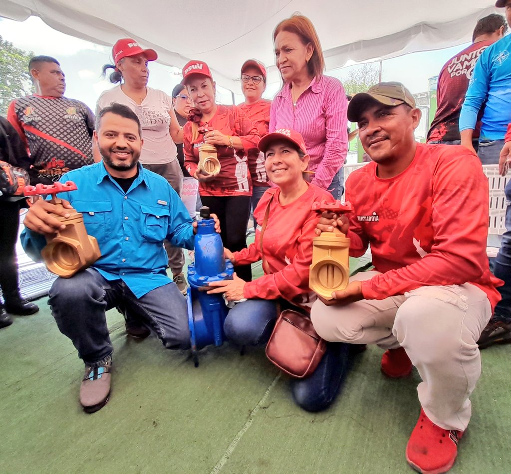 GuaraLuisJonas's tweet photo. #29Ago|✅📝Agenda Concreta de Acciones (ACA) creada por pdte @NicolasMaduro llegó a Comuna  Ataroa de la mano de gabinetes de gobierno del Alcalde @LuisJonasReyes con un impacto para ➕ de 6mil familias con distintas obras y acciones
@avnve
#PuebloRompeCensura 
#NaguaraLuisJonas https://t.co/h73engsE5o