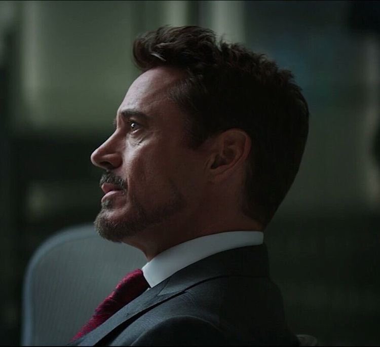 rdjpicsvault's tweet photo. Tony " insane side profile" Stark https://t.co/MUbahL1jQe