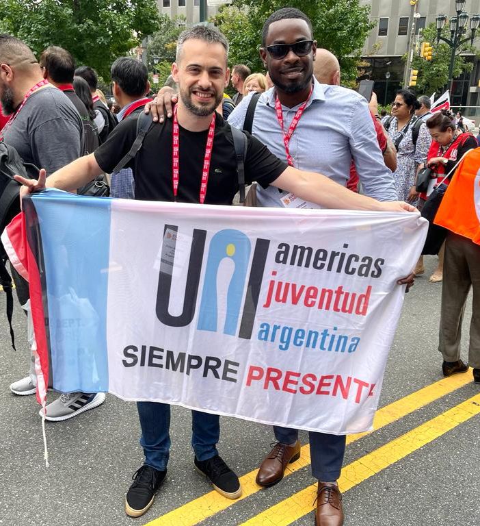 La juventud argentina que está presente en Philadelphia se sumó a la movilización de <a href="/uniglobalunion/">UNI Global Union</a> en apoyo al sindicato de trabajadores de limpieza <a href="/SEIU/">SEIU</a> 🇺🇸

#unirisingtogether 
#youthriseup 
#uniyouth 
#roadtophilly