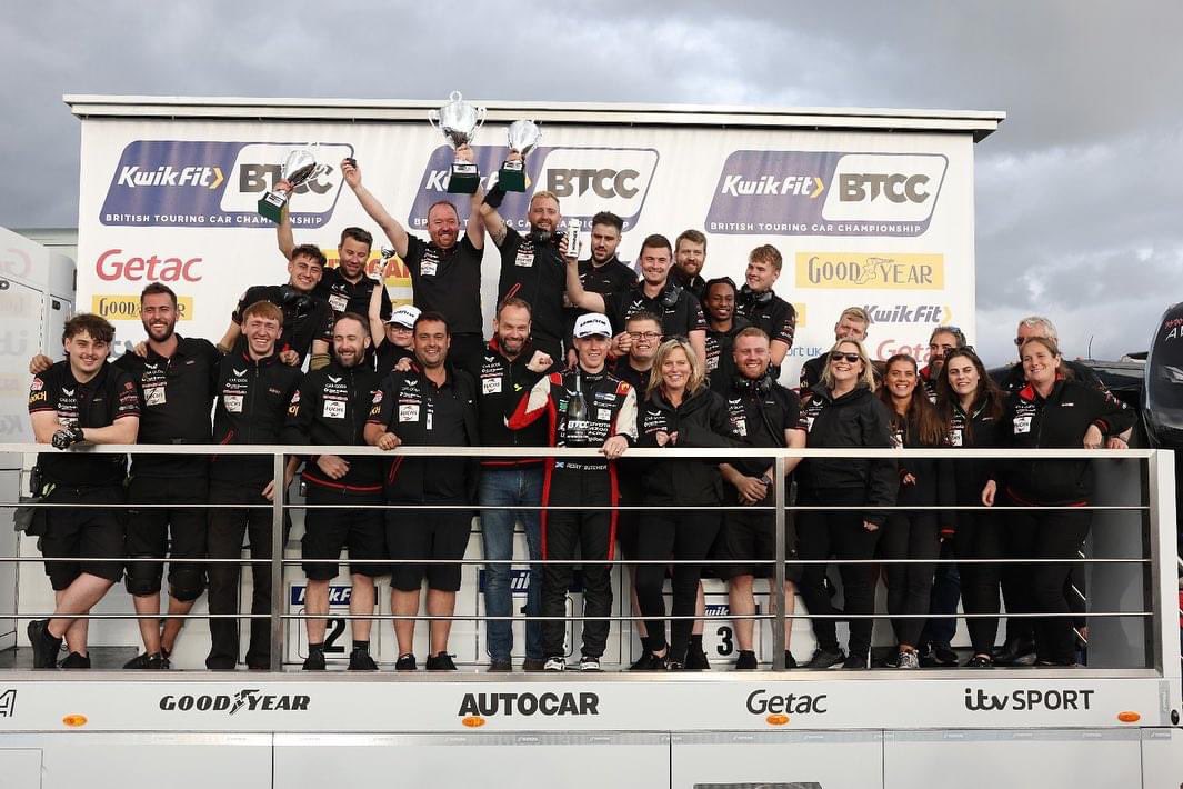 Teams 🏆
Manufacturers 🏆
First race win of 2023 🏆

Amazing job by everyone at <a href="/SpeedworksMS/">Speedworks Motorsport</a> - would be a huge lie if I said it wasn’t an emotional one. 

🖤❤️ More of the same please for the next round at Silverstone in four weeks time 👊
#BTCC