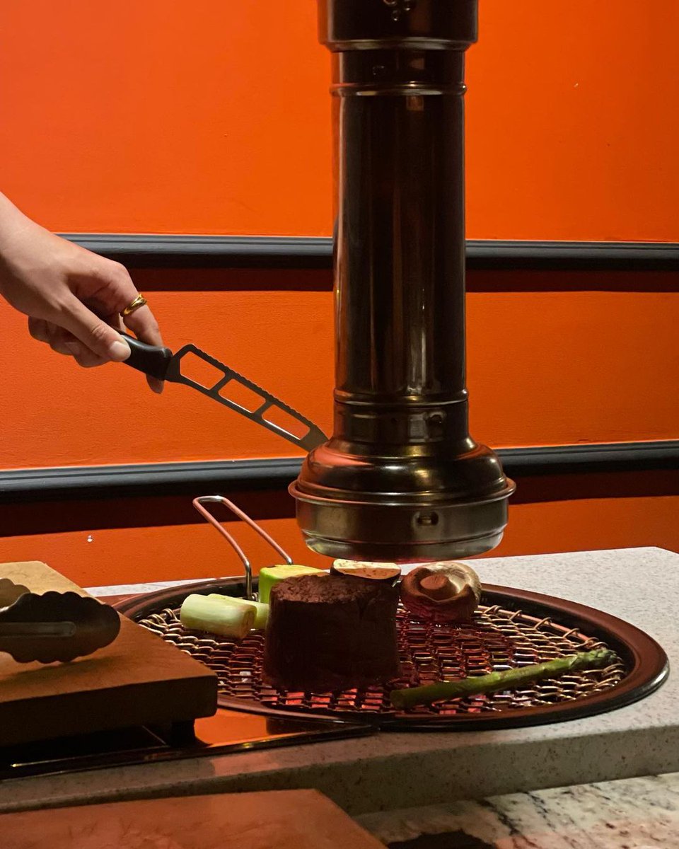 Michell80240558's tweet image. Dinner last night! Do you like Korean BBQ? Mmm 💛🥩🍷