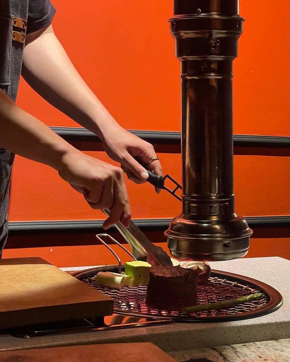 Michell80240558's tweet image. Dinner last night! Do you like Korean BBQ? Mmm 💛🥩🍷