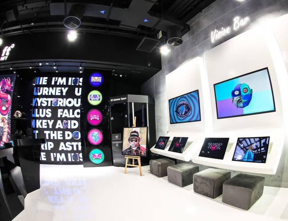 Fastex opens offline ftNFT store in Dubai Mall 😱

 The new ftNFT store in Dubai Mal brings the concept of the phygital NFT space.  The shop atmosphere makes buying NFTs a social experience in the real world and helps artists add their NFTs to the ftNFT marketplace.