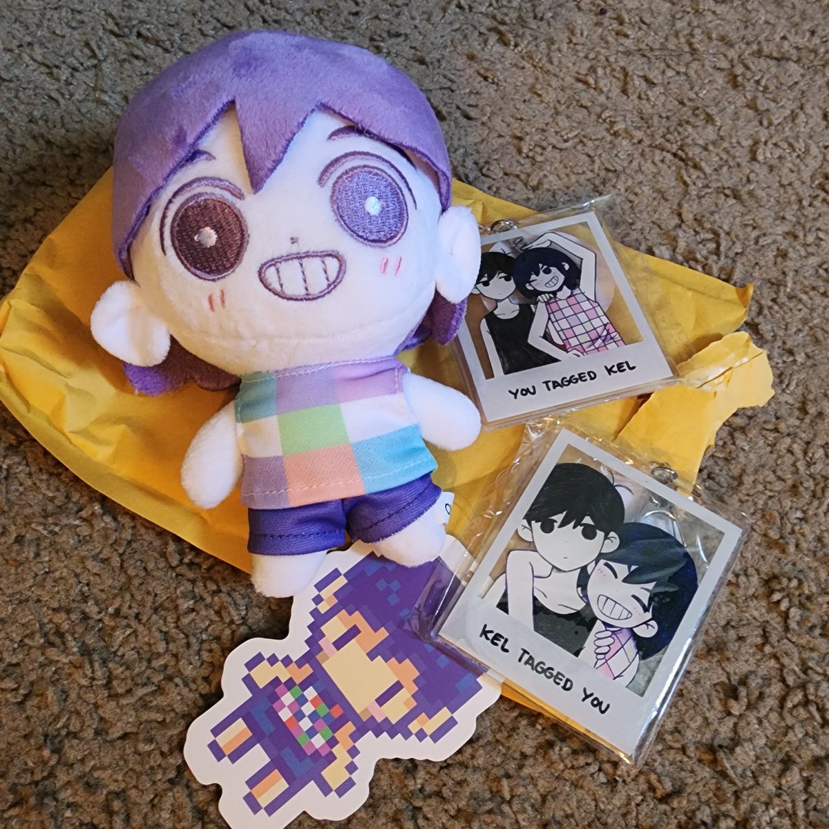 SVTLavieRosa's tweet photo. he came home!! (*`▽´*)
#OMORI #omorimerch #omorikel #kelsupremacy https://t.co/DWmaPvUVXM