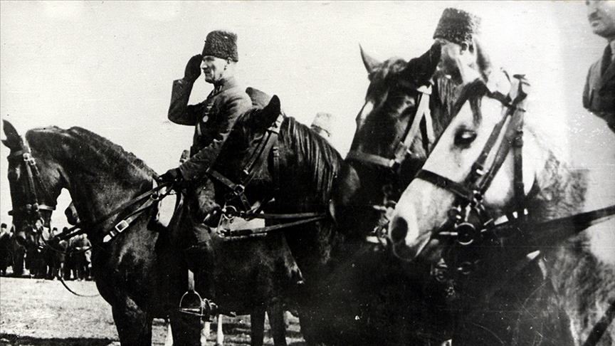 30 Ağustos 1922’de Ulu Önderimiz Gazi Mustafa Kemal önderliğinde işgalciler ve onların işbirlikçileri karşısında kazandığımız zaferin yıl dönümünü gururla kutluyoruz!