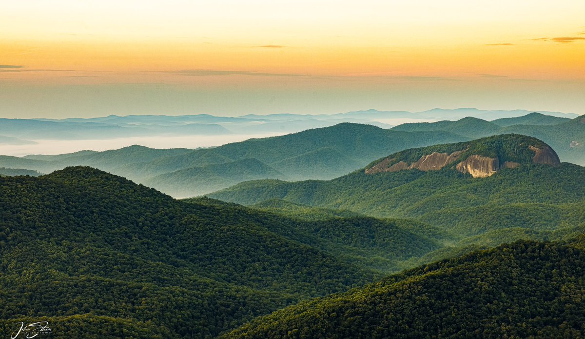 Looking Glass Rock, Blue Ridge Mountains

#photograghy #NorthCarolina #mountains