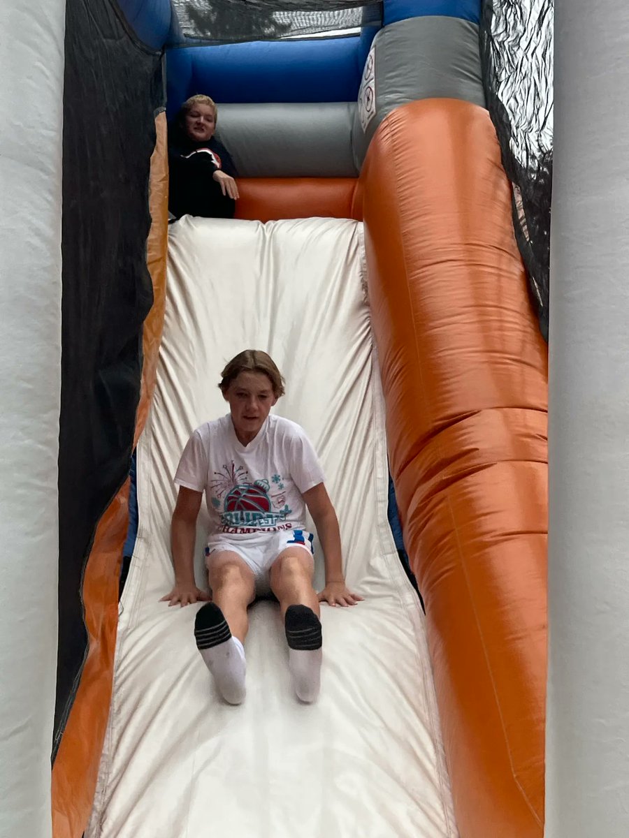 oll_school's tweet photo. 🎉 Celebrating Success at Our Back to School Bash! 📚✨

What an incredible start to the new school year! 🎈 Our Back to School Bash was a resounding success! 💚 💛 

#ollseattle #BackToSchoolSuccess #ReadyForTheYear #CommunityUnity https://t.co/7KaWJvslS5