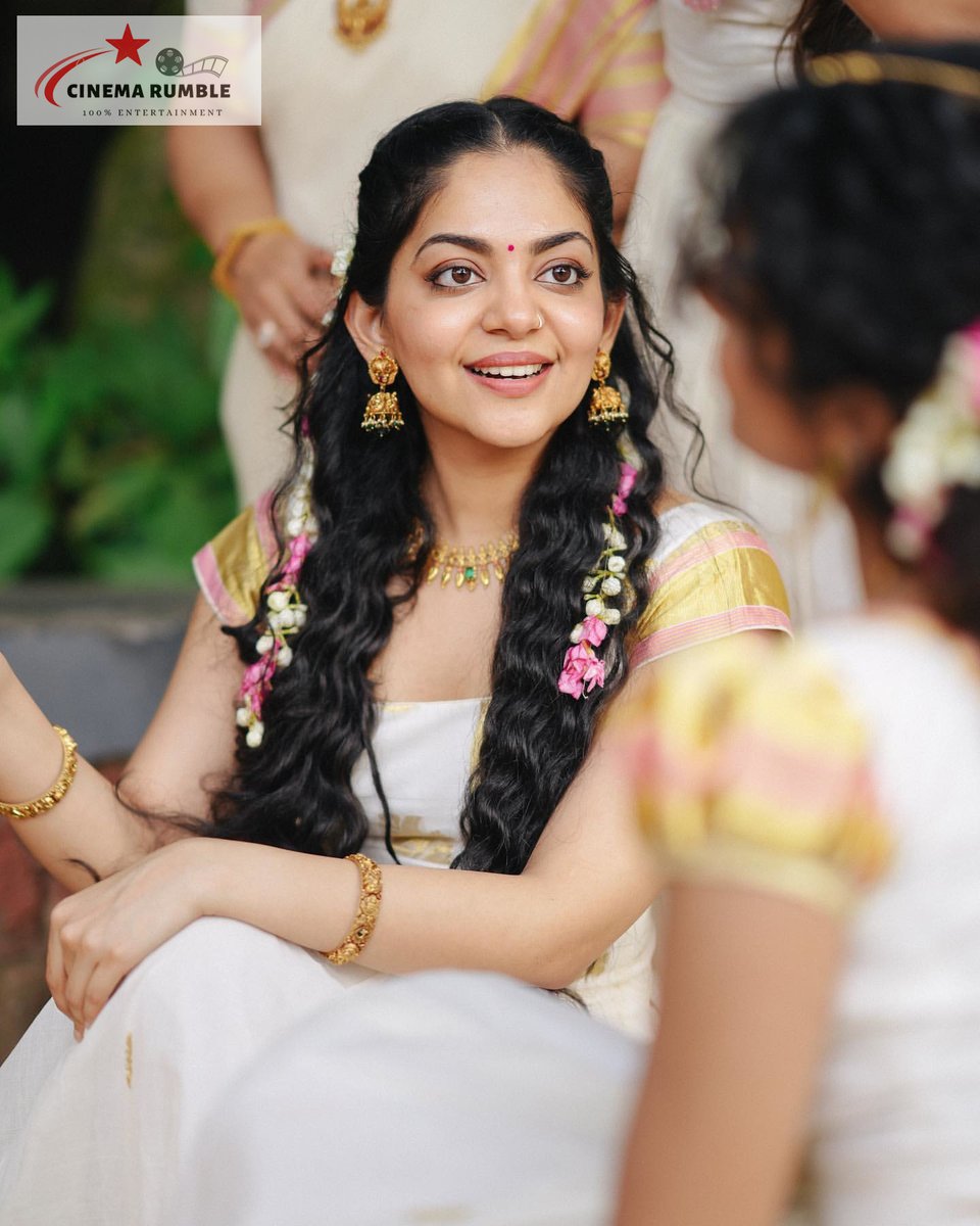 CinemaRumble's tweet photo. @ahaanakrishna #Onam2023 with sisters Ishani, Diya, Hansika

#MalavikaMohanan #Onam #OnamVibes #onamcelebration https://t.co/aeMYBUWn39