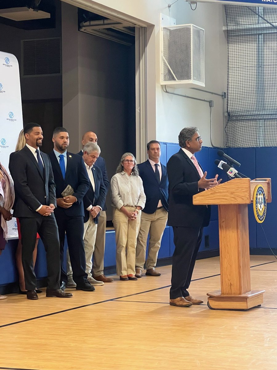 krishnanmd's tweet photo. Yesterday, I had the opportunity to join @GovNedLamont , @ErickRussellCT and new moms and babies who delivered at @StamfordHosp to talk about the importance of the new #BabyBonds program to fight #generationalpoverty https://t.co/Y0cmf48yqe