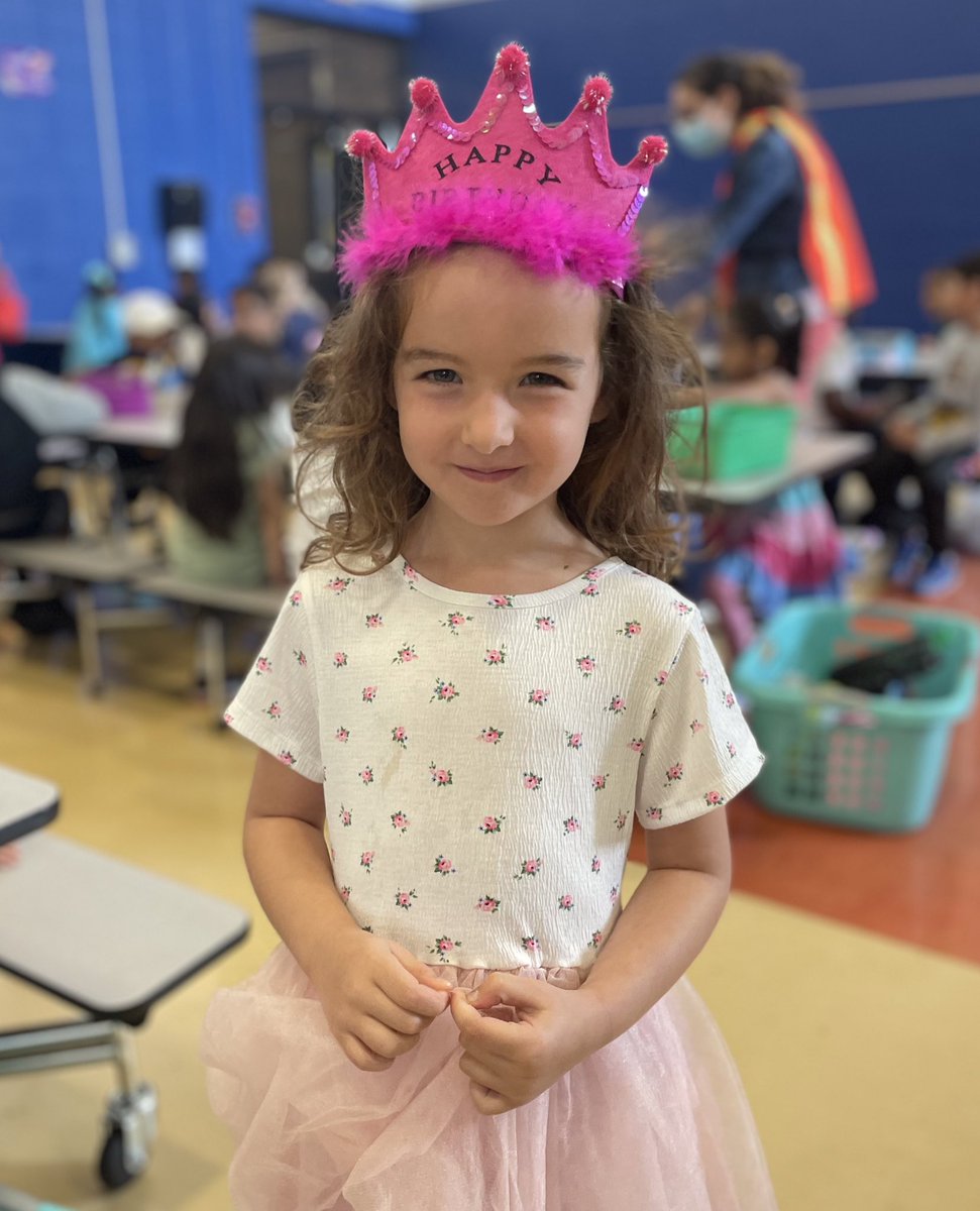 Happy Birthday to this Apollo Bulldog! 💚🐾🎈