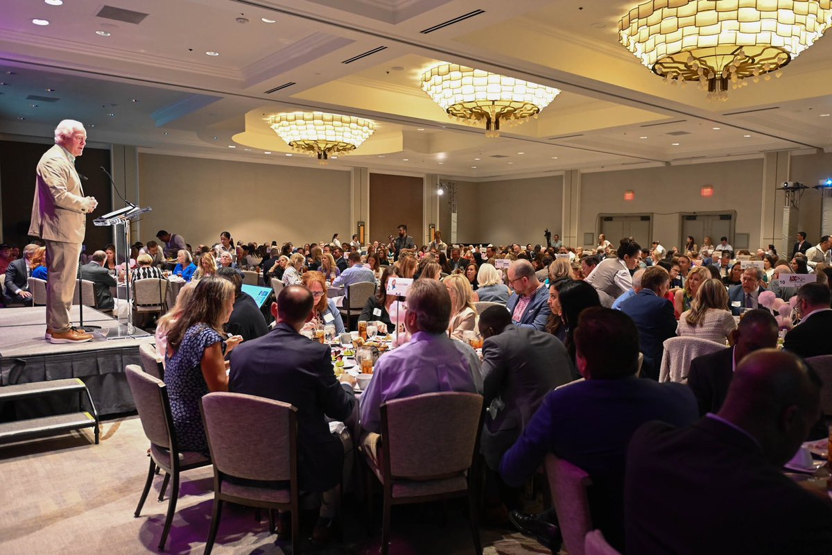 JohnCornyn's tweet photo. Enjoyed speaking to the @AustinChamber today and applauding the work of a number of its members who have gone above & beyond in giving back to the central TX community #AustinGives. https://t.co/CEAP0r4sNF